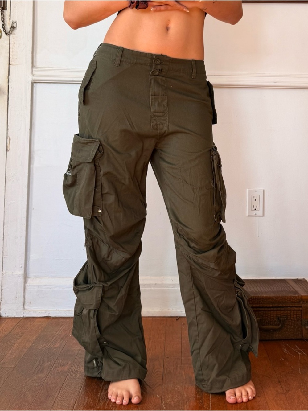 Utility Cargo Wide-Leg Pants in Olive Green - Picture 5 of 6